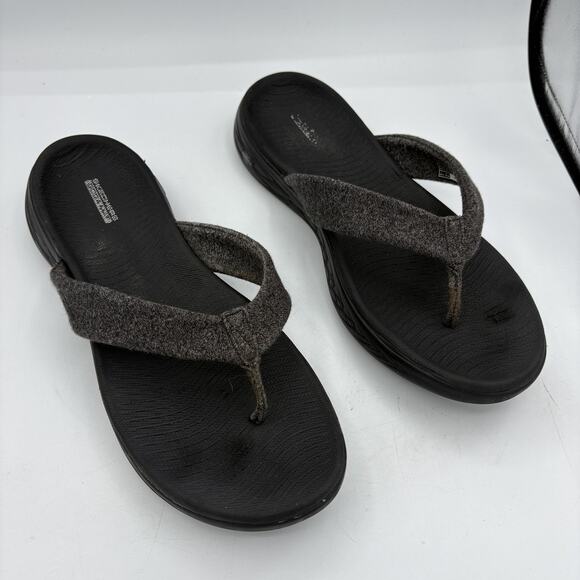 Skechers On The GO Flip‎ Flop Sandals Womens Size 11 Black Comfort - Picture 1 of 10